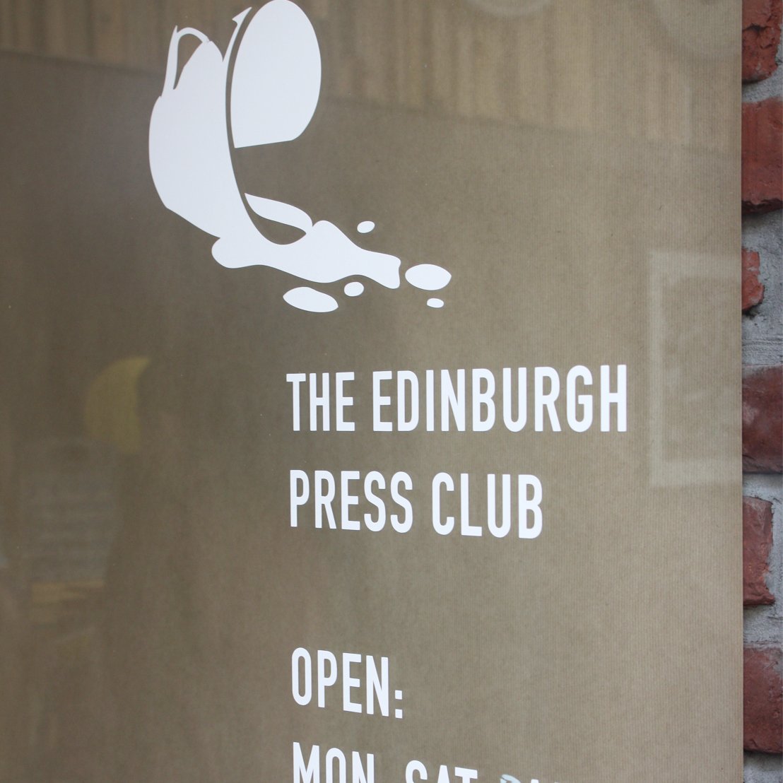 CafeBronte's tweet image. As proud sponsors of @UKCoffeeWeek, we were delighted to celebrate with @EdPressClub in the Edinburgh sunshine yesterday! Why not join them for a delicious coffee this weekend! #UKCoffeeWeek