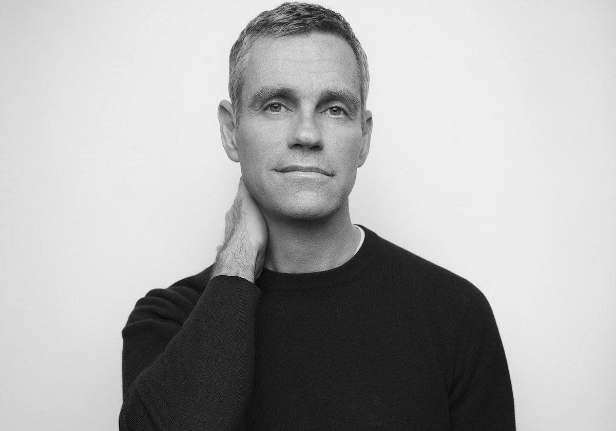 KeringGroup's tweet photo. "Il fallait de nouvelles règles"- Le directeur de casting et whistleblower #JamesScully détaille l'impact et l'avenir de la charte sur les relations de travail et le bien-être des mannequins publiée par Kering et @LVMH https://t.co/1Pl5T0Zk6H #ModelsCharter #KeringForModels https://t.co/uNv4DzFJHK