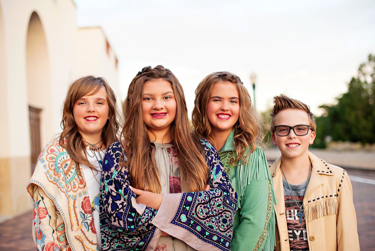 CMMnow's tweet photo. #FridaysFind Brings you @TheRunawayHamst You HAVE to check out this young talented group https://t.co/FguzVpiUT6 https://t.co/WvlhUERHWB