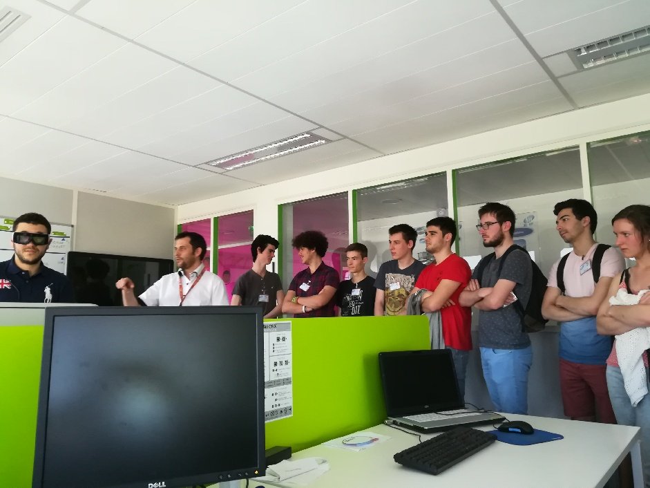 ClementKetch's tweet photo. Les étudiants @INP_ENSEEIHT  testent la réalité augmentée chez @SIISudOuest #innovation https://t.co/XaeYD4MJtJ