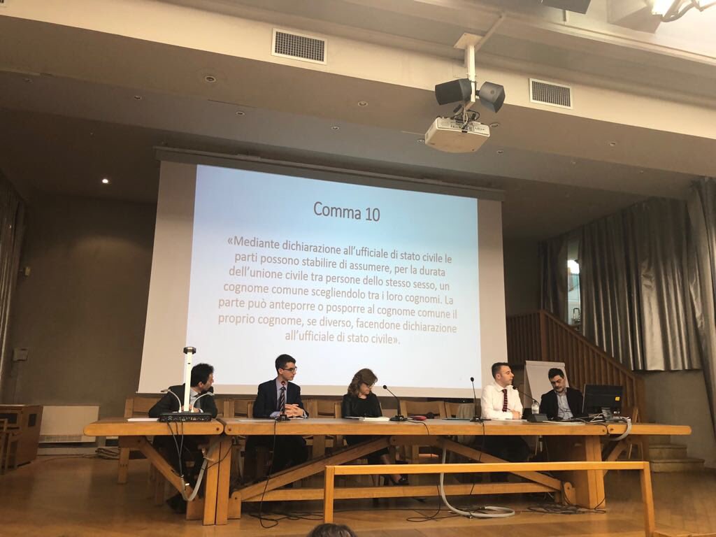 ReteLenford's tweet photo. In corso presso l'Aula Magna del dip. di #giurisprudenza dell’#Università di #Brescia, i lavori del convegno"L'#unionecivile davanti alla #Consulta. Il caso del #cognome comune". L'evento è organizzato da #ReteLenford e dall'Università di Brescia con patrocinio di @articolo29 https://t.co/1qdcyFcyGo
