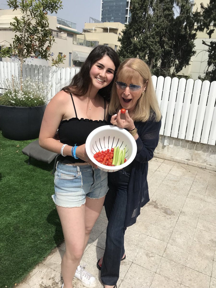 @Hadassah National President #EllenHershkin & @yjyearcourse participant Danielle Kapustin (daughter of #HadassahCLT Chapter President @dkapu3 ) illustrating how #everybitecounts on a rooftop garden on Beit Hillel Street in #TelAviv ❤️