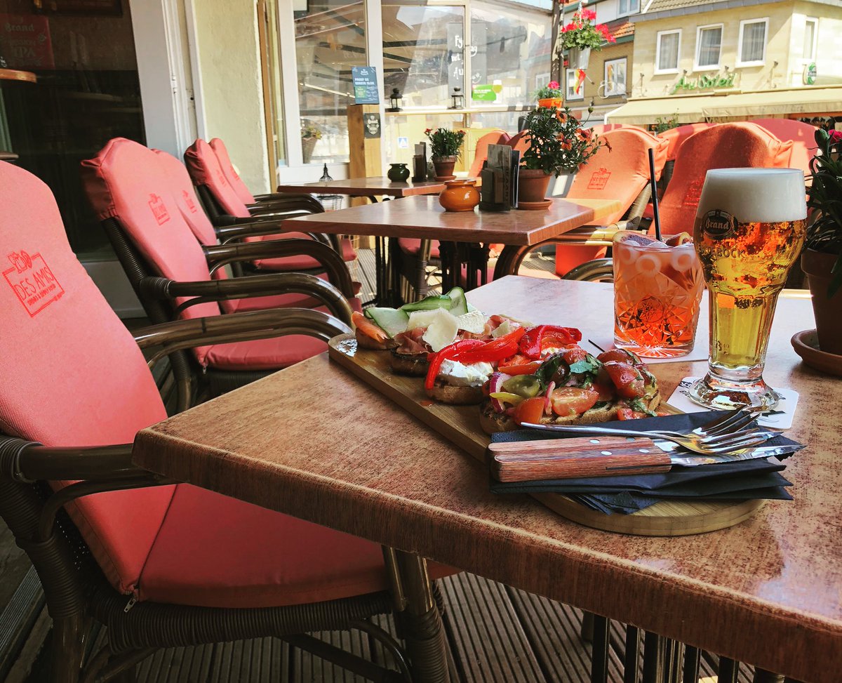 Summer ready! 🌞 Special thanks to <a href="/KUSzzz/">KUSzzz</a> 🍸 #Aperol #BrandLentebock #Bruschetta #Terras #DesAmis #Valkenburg
