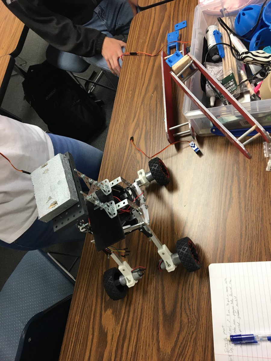 ProjectA_R_M's tweet photo. A.R.M. v2.1 @blinngineer @BlinnEngineer @TXInstruments #DSTR #ENGR1201 https://t.co/azo77Loby8