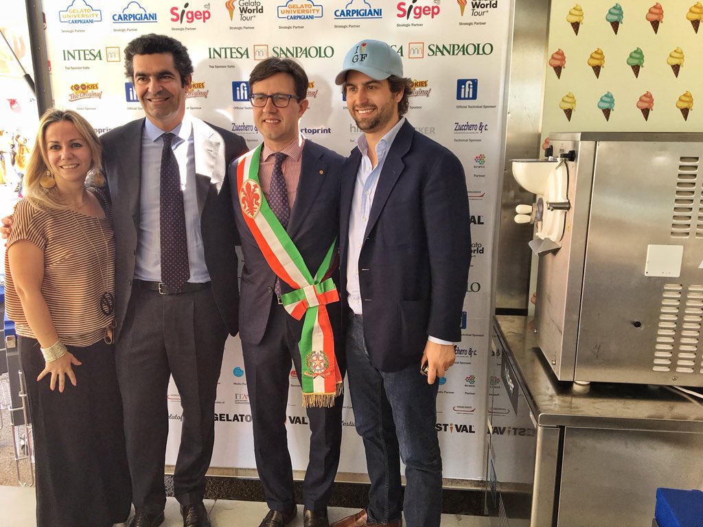 DarioNardella's tweet photo. Sapevate che il gelato è nato a Firenze? Al Piazzale Michelangelo c’è il #GelatoFestival una delle iniziative più golose! Fino a domenica i migliori gelatieri artigianali della Penisola sono qui 🍦 @gelato_festival https://t.co/XT0BQRIoGx