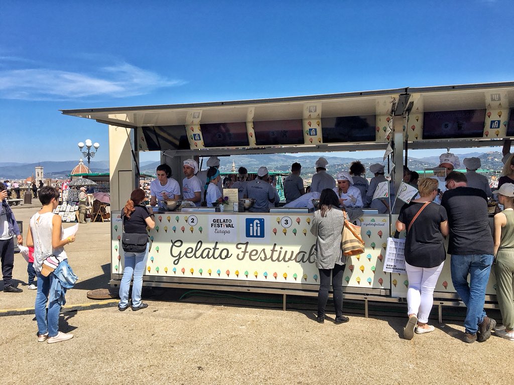 DarioNardella's tweet photo. Sapevate che il gelato è nato a Firenze? Al Piazzale Michelangelo c’è il #GelatoFestival una delle iniziative più golose! Fino a domenica i migliori gelatieri artigianali della Penisola sono qui 🍦 @gelato_festival https://t.co/XT0BQRIoGx