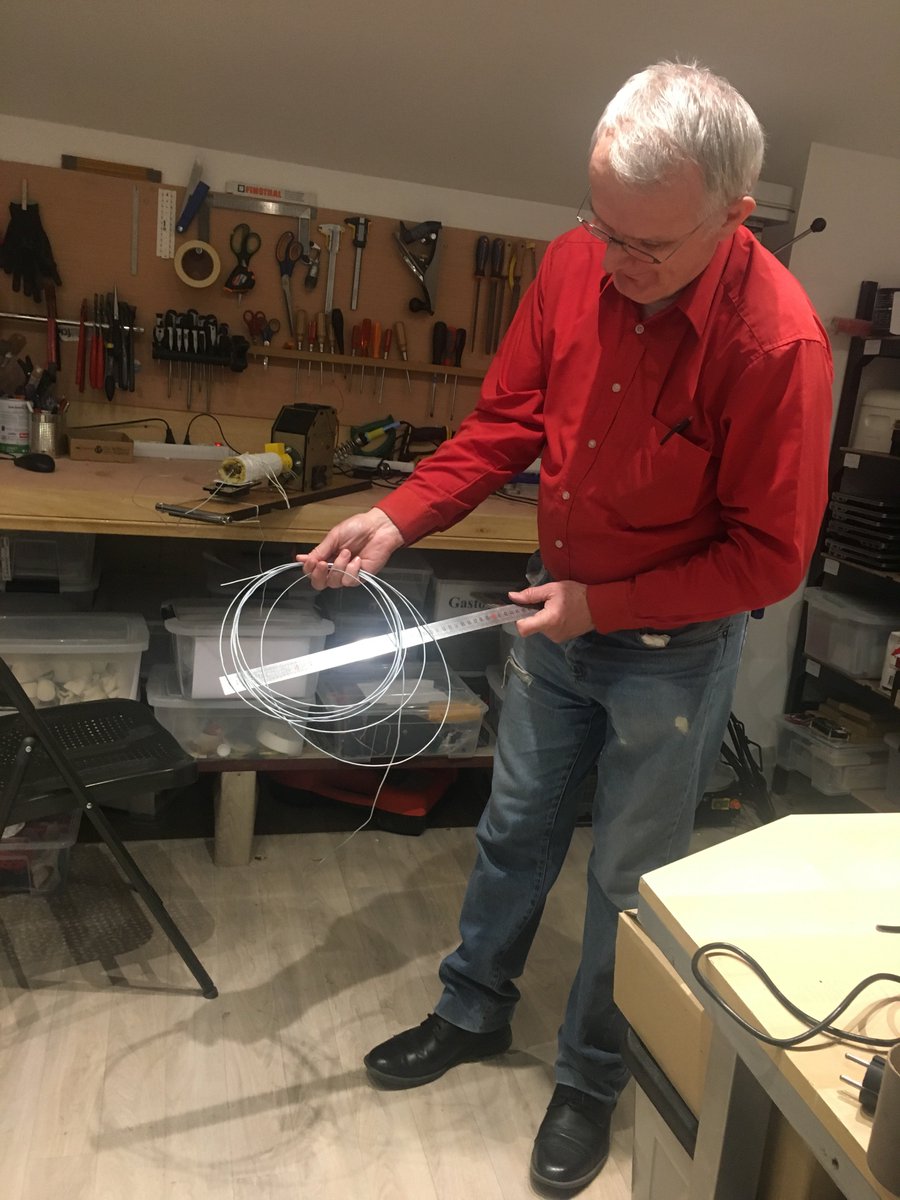 Fabriqueurs's tweet photo. Guy c'est lancé depuis quelque semaines dans le recyclage du plastique pour fabriquer du filament pour imprimante 3D à partir de bouchons de plastiques. 
Nous utilisons un extrudeur @IciTerre Les résultats sont concluants avec 6 mètres de filament PEHD plutôt propre ! https://t.co/urKVsKQlfU