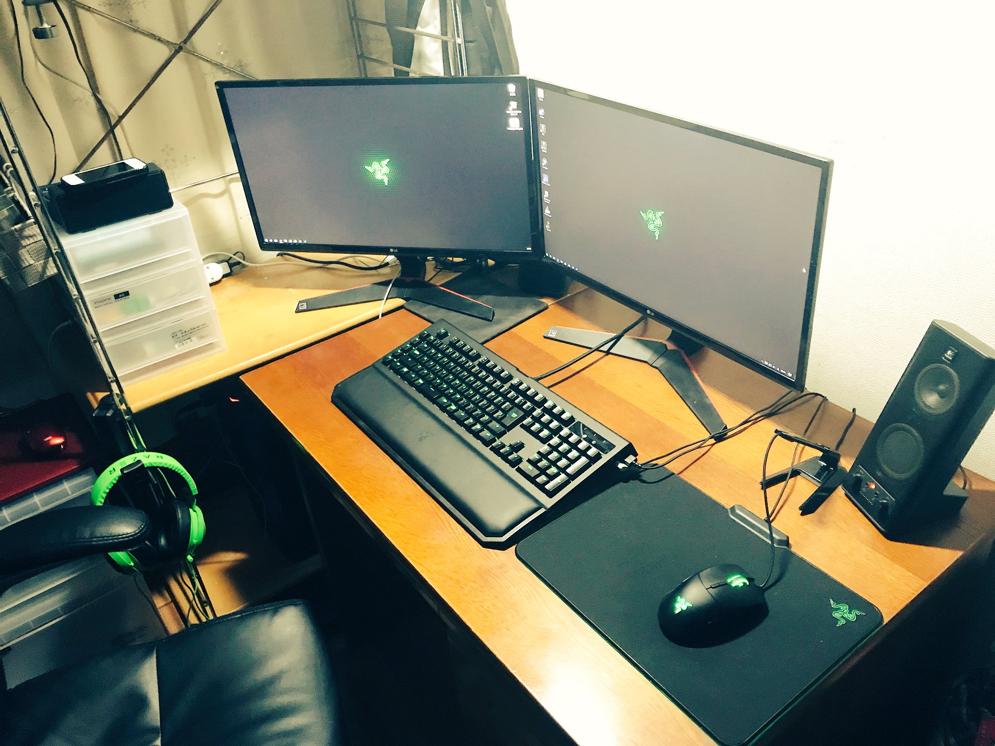 O Xrhsths る Sto Twitter 適当に設置してるから雑かも お前らのpcデスク周り晒していけ カッコイイと思ったらrt T Co C9pomeoyuj Twitter