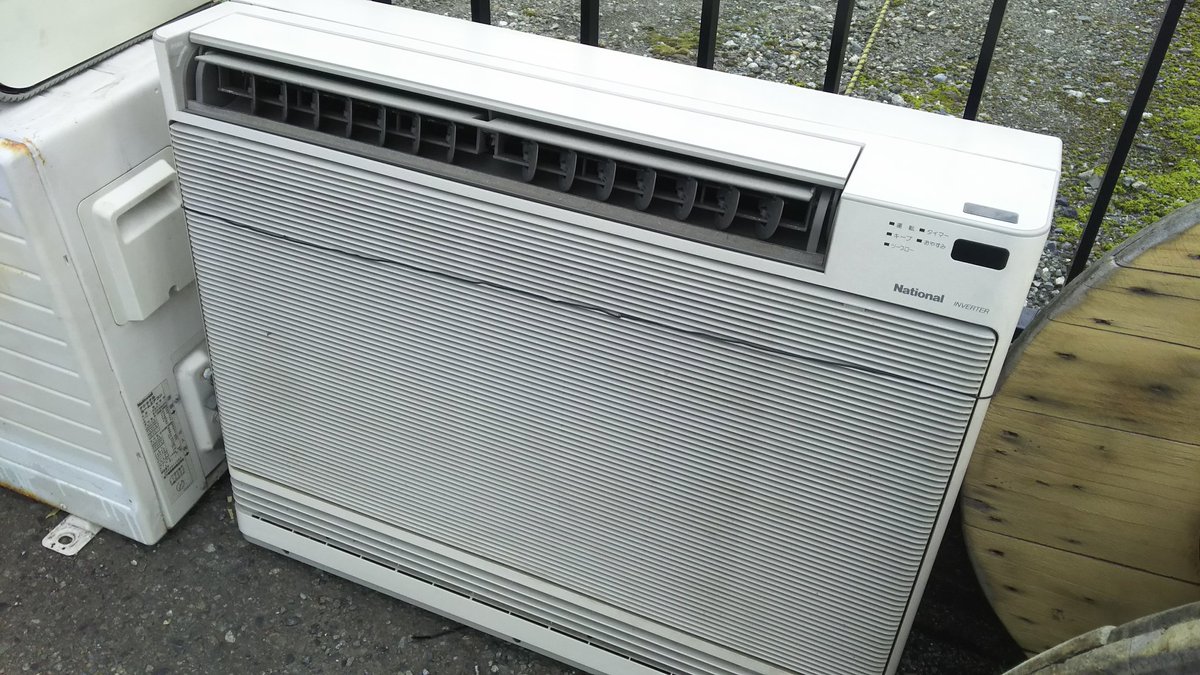 ナショナルエアコンの室外機と室内機 床置き型と89年のエオリアG