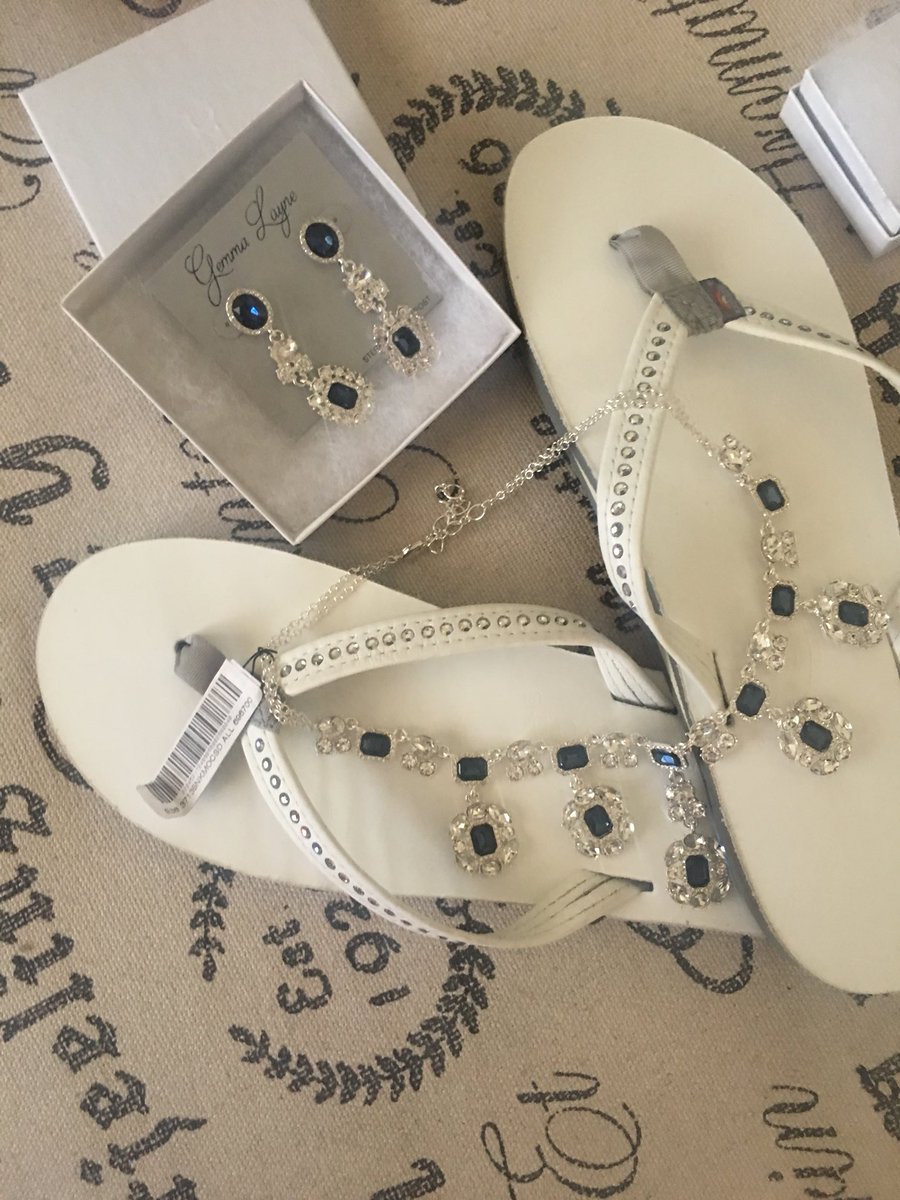 Cindy_S17's tweet image. An exciting day at my house! It’s prom day for my baby girl @Southern_Belle8 ! I can’t believe she is old enough for prom 😳what a beauty she will be tonight❤️! If your feet don’t show #WearFlipFlops #BelleOfTheBall #BeautifulInside&amp;amp;Out #MyGirl #ProudMama