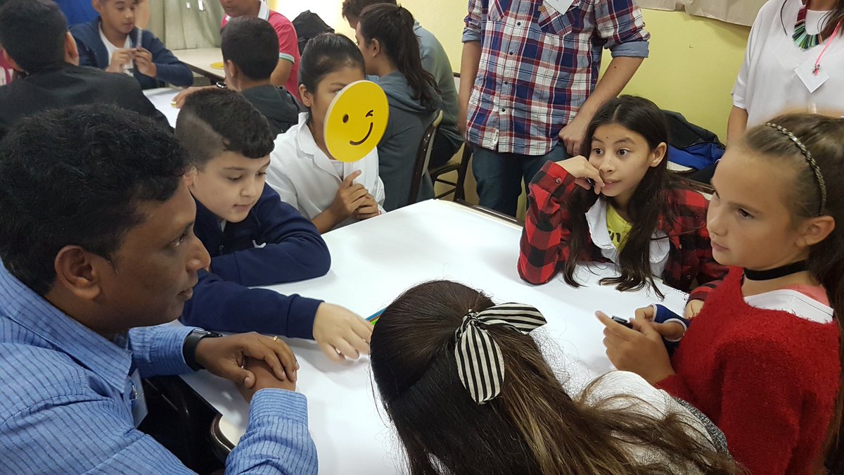 ModernizacionSI's tweet image. Comenzamos la actividad #EnergiasRenovables para #SmartCitiesChallenge con los mejores colaboradores: los alumnos de #MalvinasArgentinas ya están construyendo  junto a @IBMArgentina  @SanIsidroGob @SIsustentable #IBMconSanIsidro #ModernizandoSi @gustavoposse @rosefucello