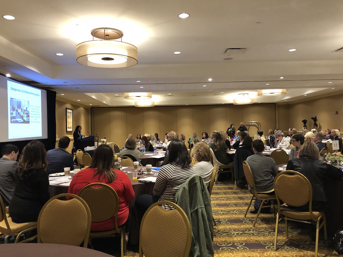 SallySchoessler's tweet photo. #USAna2018 - USAnaphylaxis Summit is underway- talking about stock epi! https://t.co/2LWctZfBE9
