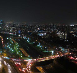 Es tiempo de enamorarse aún más de #Santiago. Recorre sus calles con más facilidad y disfruta de un ambiente nocturno vibrante. En #Ñuñoa puedes vivir todo esto desde edificio #SucreMás https://t.co/0LcFjomc9Q https://t.co/vPmlODjfDq