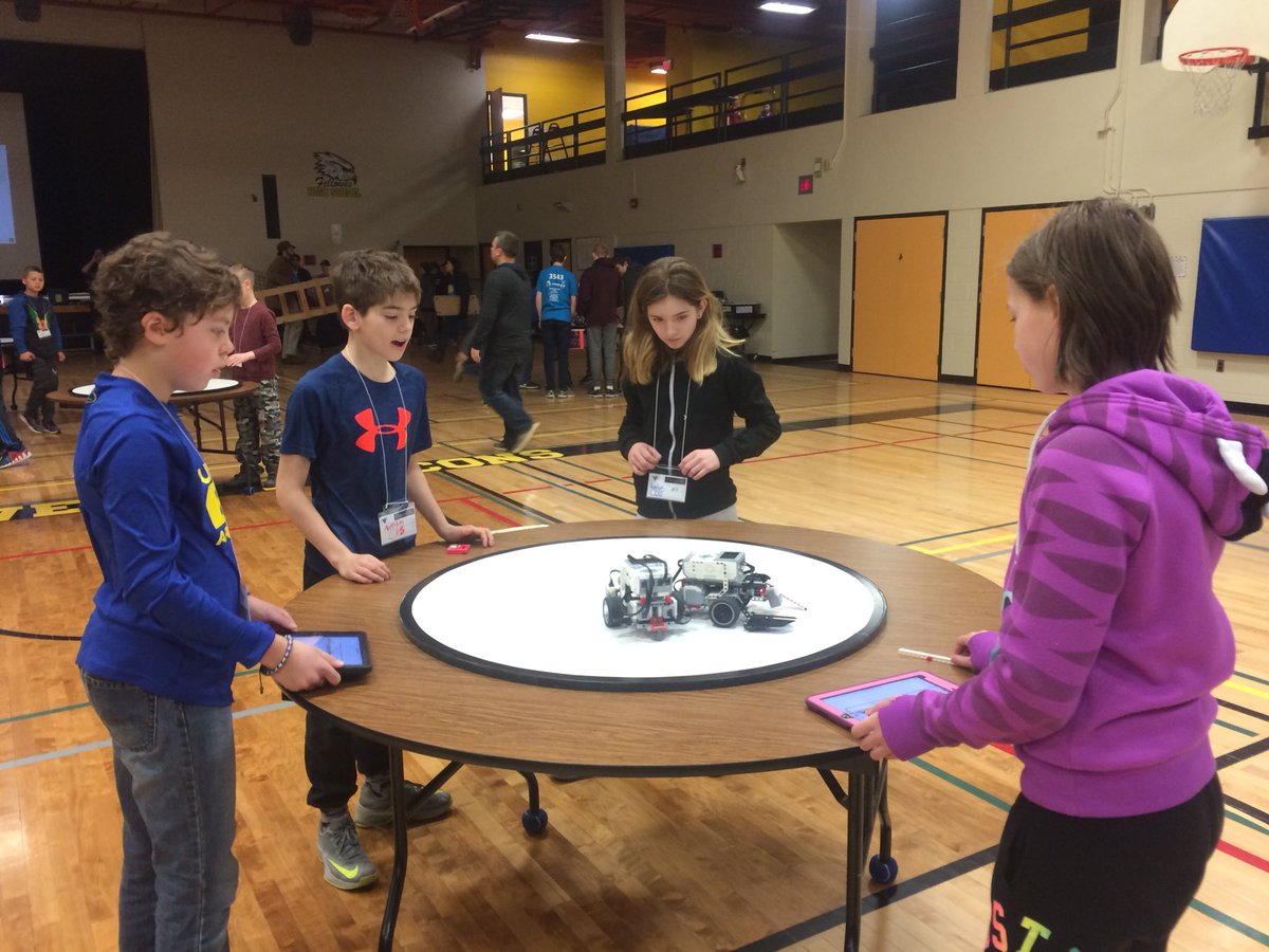 CDPSDRAGONS's tweet photo. Getting our robots ready for #TechX2018! So excited! @Mrs_Grosskleg Go Dragons go! https://t.co/JCy5RfL1tv