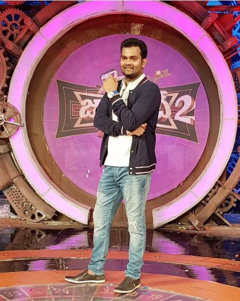Anu_SudheerFan's tweet photo. #Jackpot2 @GeminiTV This week #Monday 9:30 PM 🤩👌
Its time to see 2 besties in one frame, our @sudheeranand being the host and #Auto_Ramprasad as guest 💞☺️😍
This is gonna be the ultimate show time 😎🤟 https://t.co/0SoqWDUKTB