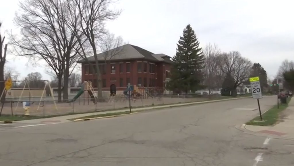 koat7news's tweet image. Police: 7-year-old showed up to school high; Grandmother was cooking crack at home bit.ly/2J9ZQRC