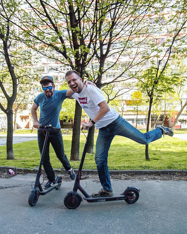 psdigitalsk's tweet photo. Víkend sa už rozbieha 🛴 
____
#digital #agency #agencylife #agentura #kolobezka #kolobezkari #jar https://t.co/aRxdmIXRA8 https://t.co/xJ3IBB6vo1