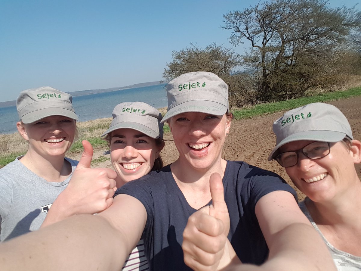#springbarley #springwheat #fababeans all trials, nurseries and multiplications now in the ground <a href="/PlantBreedFarm/">PlantBreedFarm</a> Last week we started in our thermo suits - now we finished in t-shirts and big smiles. 
#PlantBreeding #EmbracingNature #PlantBreedingDK