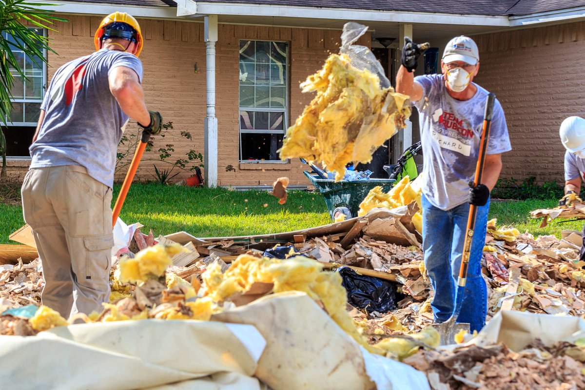 fema's tweet image. Happy #VolunteerRecognitionDay and thanks to all of the volunteers who help communities recover from disasters. We could not accomplish our mission without the support, dedication, and expertise of voluntary organizations.