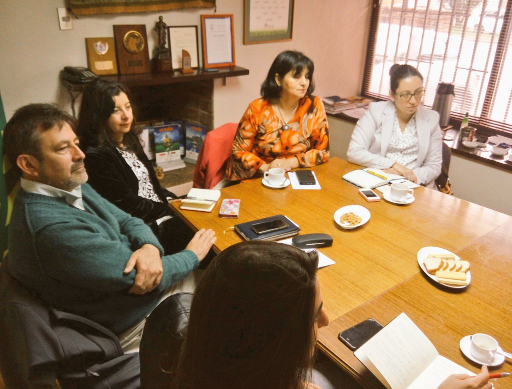 Culturas_arauc's tweet photo. Seremi @Culturas_arauc Mariela Silva participa en reunión Temuco UniverCiudad - Cultura junto a Universidades. En la oportunidad felicita a equipo e insta a seguir aportando al desarrollo cultural de la ciudad y la región @tuniverciudad @culturas_cl @corparaucania @soplanvientos https://t.co/dkLrIEwF0g