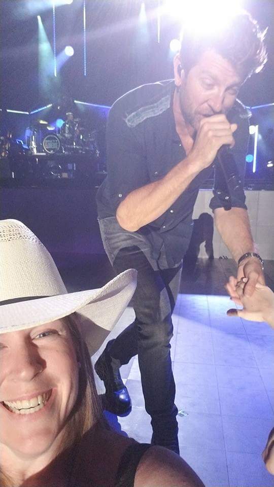 whswimmer82's tweet photo. Throwback to the most exciting moment of CMA Fest 2017... less excited, but still happy, when he sang to the girl next to me and not me! Cant wait to see @bretteldredge tomorrow night!! #selfiefail #couldhavebeenme https://t.co/QDchRyDOoy