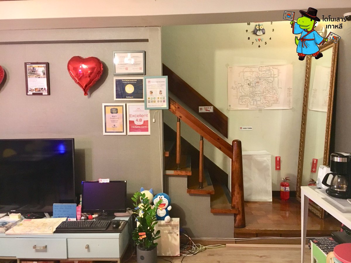 stitch_pololo's tweet photo. ขอแนะนำที่พัก "Hongdae Style Guesthouse" 

หลายคนที่เคยพักเกสเฮ้าส์จะเจอปัญหา คือผนังห้องบาง คุยกันทีนี่ได้ยินไปหลายห้อง 

แต่ที่นี่เค้าบุผนังกันเสียง หมดปัญหาเสียงข้างห้องดังตอนคุยกัน นอนหลับสบายยย

เดินประมาณ3นาทีจากใต้ดิน ที่สำคัญไม่ต้องขึ้นเนิน เดินได้สบายเลย https://t.co/3aLlK929vb