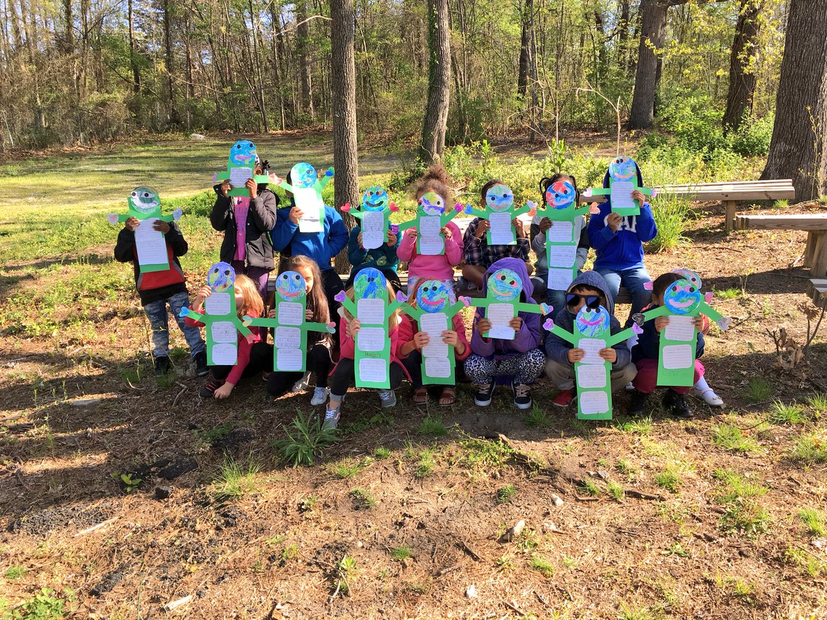 mrs_cookesclass's tweet photo. Happy Earth Day!! We spent all week learning and writing about how to take care of our Earth! We went outside to read one way we can keep our Earth healthy! #EarthDay2018 #DLESFocus #DLESFun #reducereuserecycle https://t.co/UEgwtJavQ2