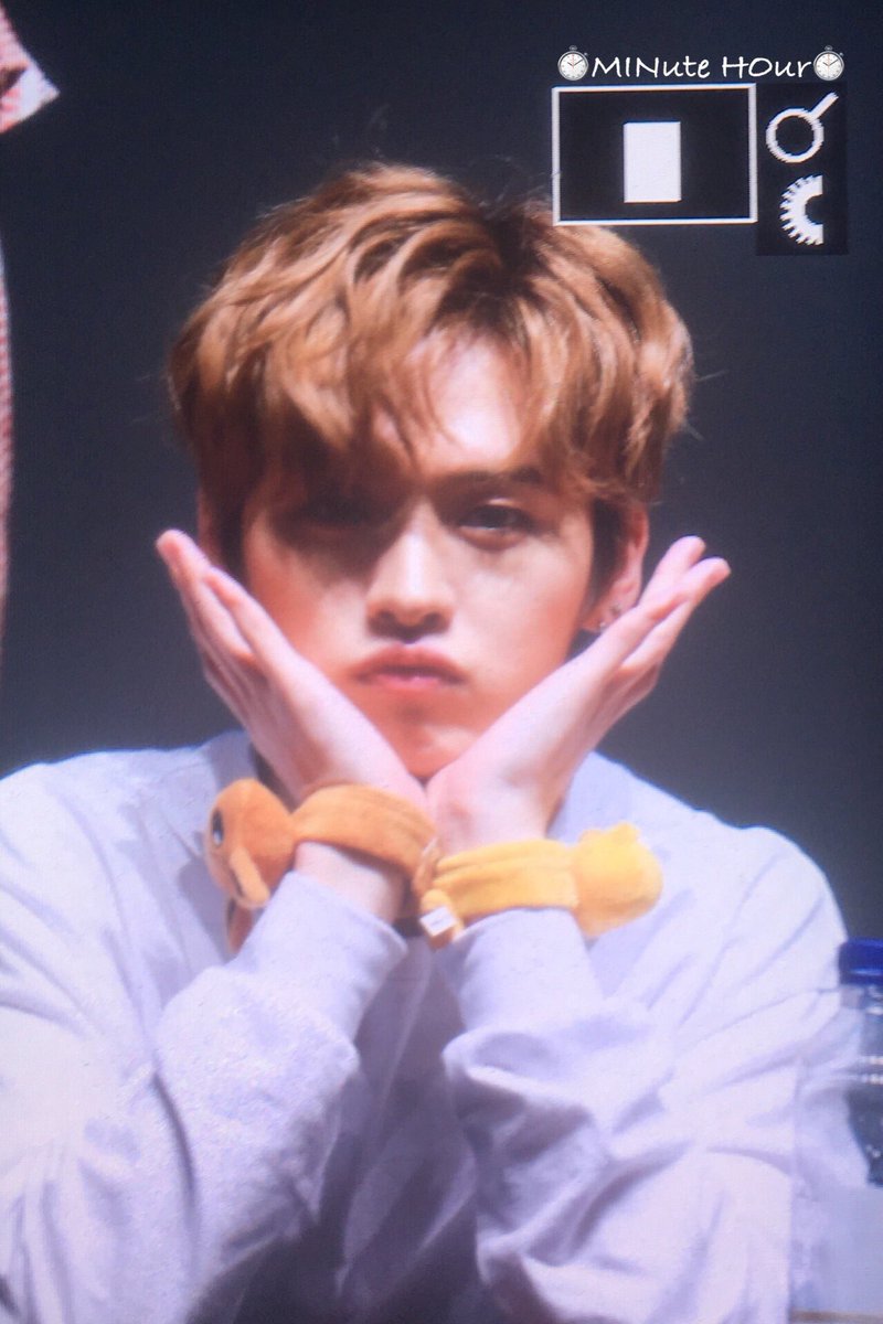 minutehour1025's tweet photo. 180420 여의도 팬사인회
#스트레이키즈 #StrayKids #민호 
#이민호 #Minho #IamNOT #리노 #LEEKNOW
#IamNOT #District9 https://t.co/RVr44TMBf5