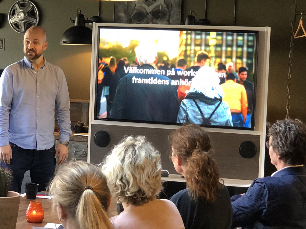 enbraplats's tweet photo. Idag hade #Enbraplats workshop om framtidens #anhörigstöd, en #automatiserad och #personaliserad #guide för #anhöriga. Världens bästa jobb när man får ta del av otroligt kloka # demens #sjuksköterskors erfarenheter!
#digitalisering #ehälsa https://t.co/2qa7dxqOh0