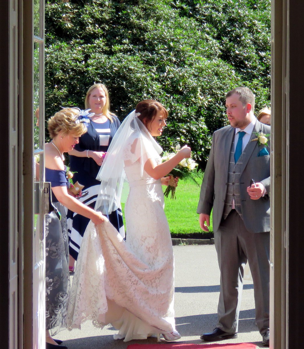 StathamLodge's tweet photo. Delighted to be hosting the wedding today @StathamLodge of Oliver &amp; Catherine. Many congratulations &amp; best wishes to you both.  @Tyingtheknotorg @awb_toastmaster @countybridesltd #summerwedding #weddingday #cheshireweddings https://t.co/QwPKSr3w5a