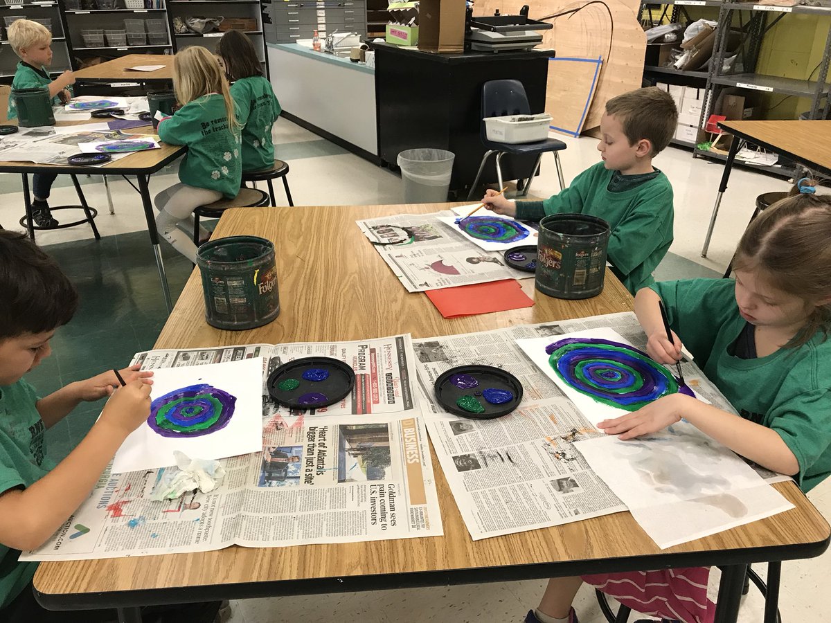 RNEArt's tweet photo. Kindergarteners painting concentric circles for a project they’re doing. #artclass #RNEArt #rnegreatthings #kindergartenrocks #coolcolors #elementaryart https://t.co/G6hHrG2CUJ