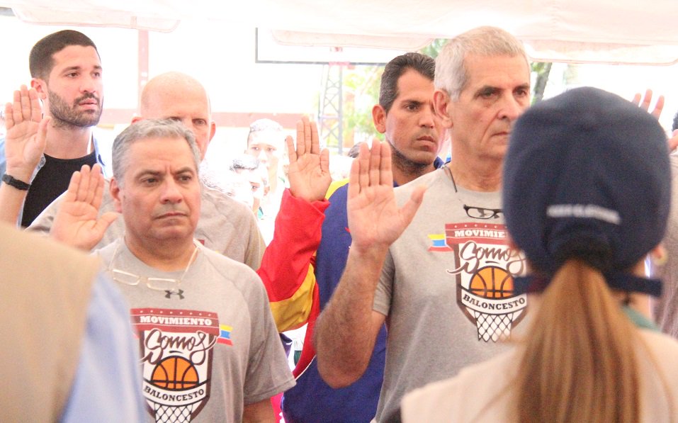 rjcerdeno's tweet photo. Las nuevas autoridades de la #FVB  @coachbruno10 @rurdanetabessil @francdelgado https://t.co/HJighFIY03