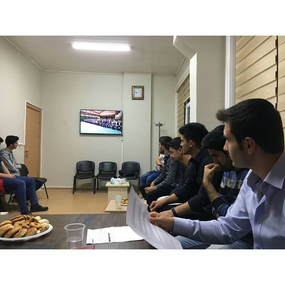 SimavUniak's tweet photo. Vizeler Sonrası İlk Haftalık Olagan Toplantıyı Ceyhun Şen Başkanlığında Gerçekleştirdik. Yurtlar Başkanımız Yunus Bekmez ve Tanıtım Medya Başkanımız Osman Vural 'ın Hazırlamış Olduğu "24 Haziran Erken Seçimi" ile ilgili Sunum yapıldı. https://t.co/H9tNiNUlLZ