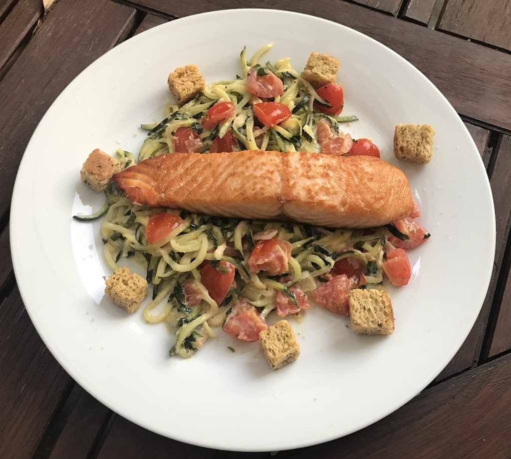 LeanerMeUK's tweet photo. I’ve been experimenting with an air fryer (like the ones on the telly).  Have to say I’m impressed so far.  Salmon in 5 minutes!
Served with courgette, wild garlic, tomatoes and a little creme friache https://t.co/7VKXB03Rnw
