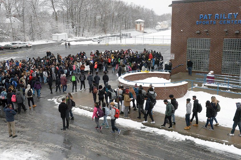 activitiesinalb's tweet image. Schenectady students to join walkout at Niskayuna Town Hall dlvr.it/QQDNZh