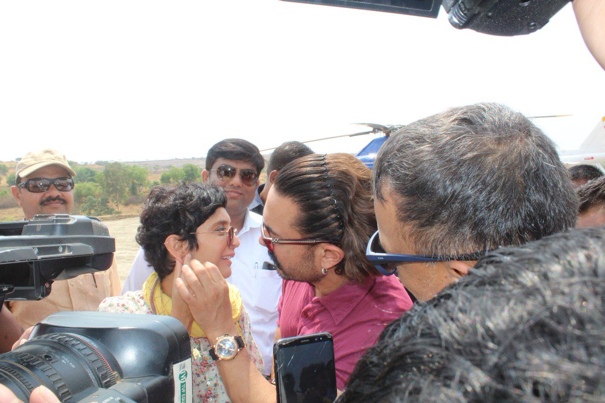 sanjaygugle's tweet photo. Kiran Rao wearing Snehalaya Earth studio earring by Aamirji https://t.co/cjVrLmdnKn