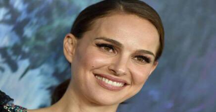 الشجاعة موقف .. والمواقف تستند إلى القيم .
شكراً للممثلة الإسرائيلية الأمريكية نتالي بورتمان التي دون أن تتخلى عن ديانتها أو هويتها رفضت التخلي عن انسانيتها و أوصلت صوت أبناء غزة برفضها جائزة تعتبر  " نوبل الإسرائلية " وتبلغ قيمتها مليوني دولار 
🌷🍃🌷
تحية لمن ديانتهم الإنسانية