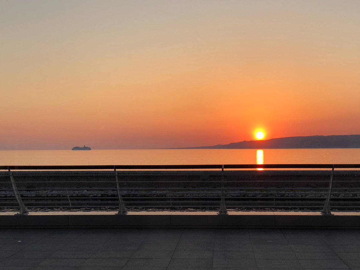 SBueno0's tweet photo. @surfheure #NoFiltre #CoucheSoleil #Marseille https://t.co/uTTMCvptYw