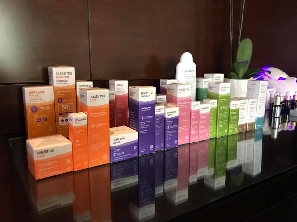 SesdermaRus's tweet photo. Сегодня важный день для #sesderma...  Компания Sesderma открыла филиал в Румынии! На открытии присутствовал основатель и президент компании Doctor @doctorSerrano ​ и лично провел презентацию продуктов компании 🙌 https://t.co/Plnk98XbYV