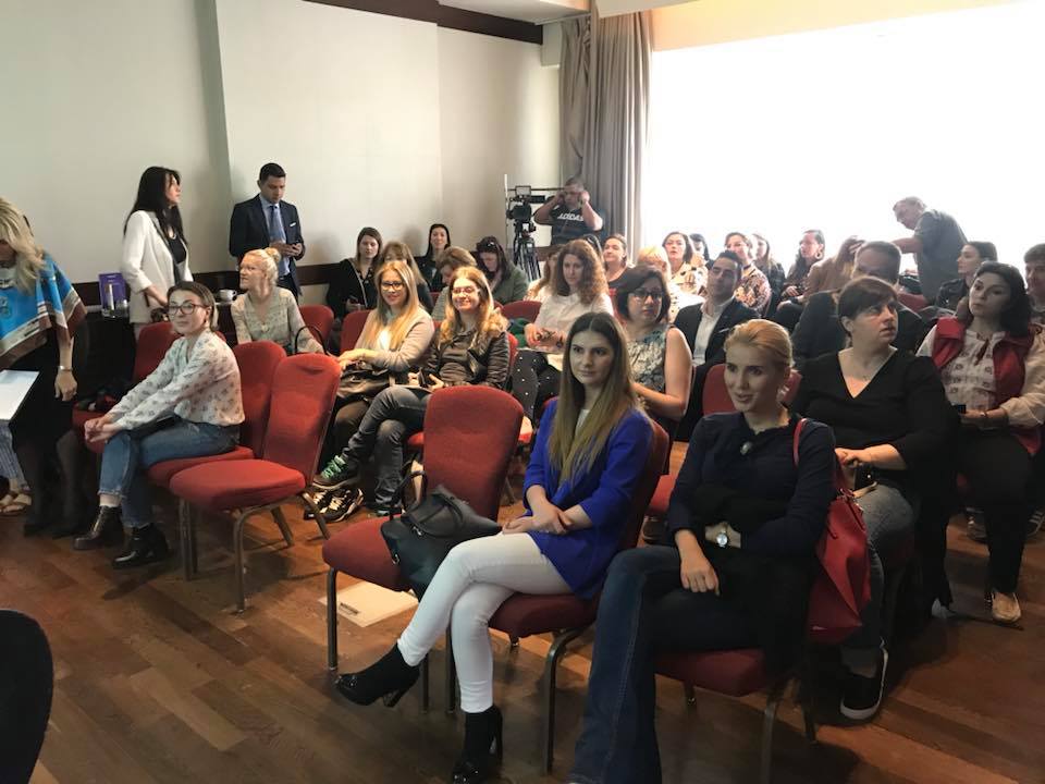 SesdermaRus's tweet photo. Сегодня важный день для #sesderma...  Компания Sesderma открыла филиал в Румынии! На открытии присутствовал основатель и президент компании Doctor @doctorSerrano ​ и лично провел презентацию продуктов компании 🙌 https://t.co/Plnk98XbYV