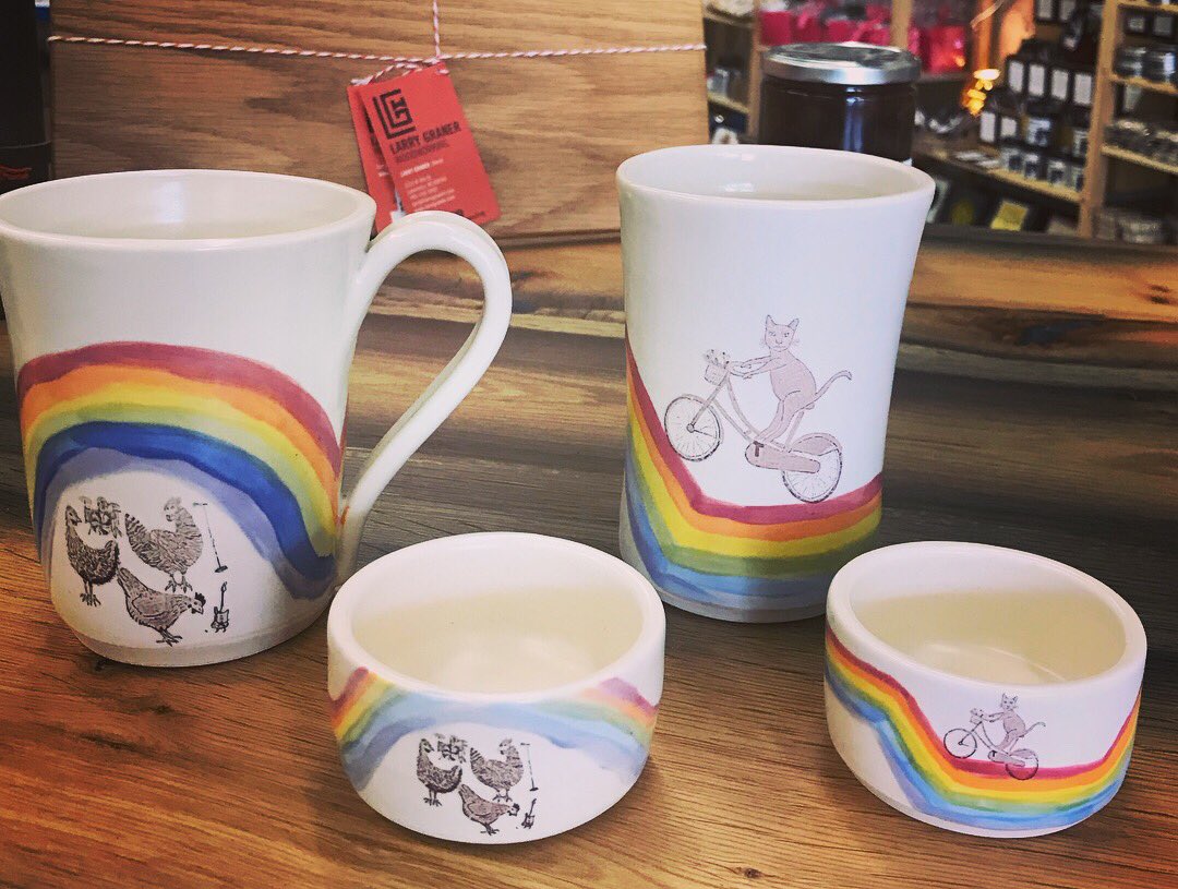 Essential_Goods's tweet image. Melanie Harvey Pottery delivered a beautiful new patch of pottery! #melanieharveypottery #pottery #tree #chicken #bike #drums #cat #shoplocal #madeinkansas #essentialgoods #bowl #mug #ramekin #tumbler #downtownlawrence #unmistakablylawrence #explorelawrence #lfk
