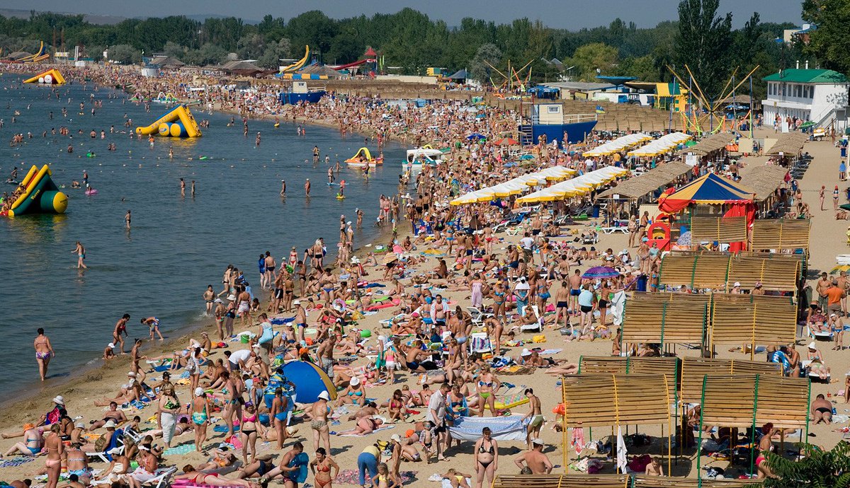 katakrak54's tweet photo. 🌞Bihar Lapurdiko, Gipuzkoako edota Bizkaiko hondartzetara bazoaz ez ahaztu krema, edatekoa, baina bereziki, hartu bizpa-hiru liburu.
🌞Camaradas que mañana iréis a la costa: no olvidéis la crema, bebidas y, sobre todo, tres o cuatro libros.
#VitaminaSOL
https://t.co/pNdXcg8tjP https://t.co/WcN7pRrAO2