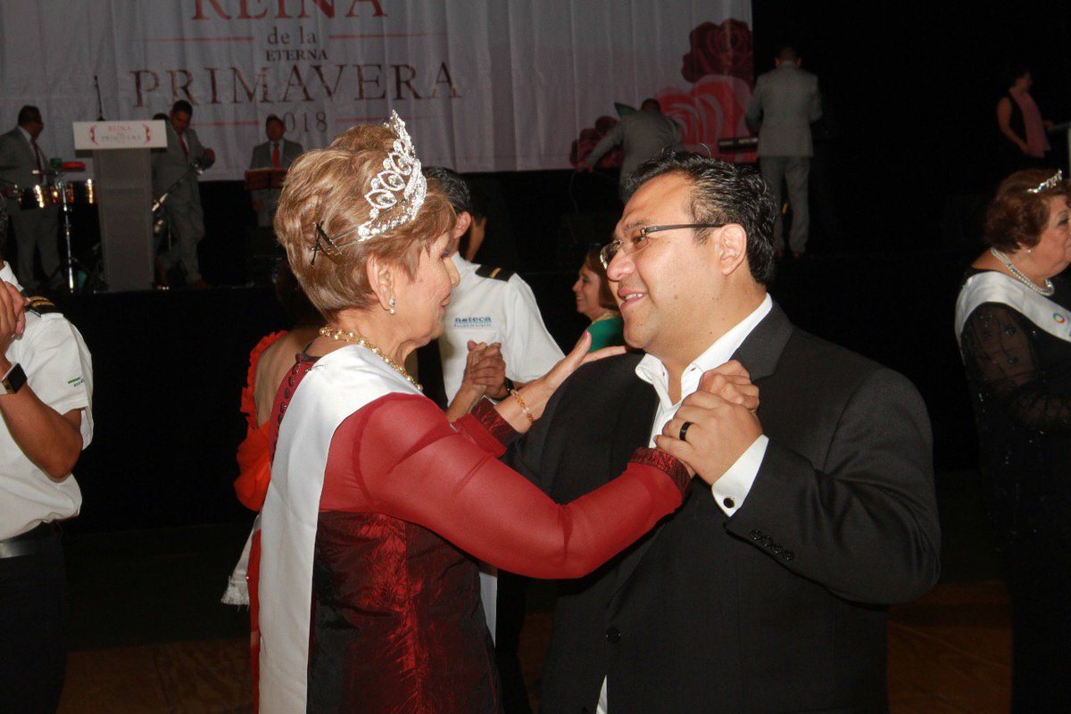 BJAlcaldia's tweet photo. Alumnos de nuestras Universidades de la Tercera Edad #UTEBJ y miembros de grupos de adultos mayores participan en la Reina de la Eterna Primavera. Muchas felicidades a la ganadora. https://t.co/hAdmz9wQcm