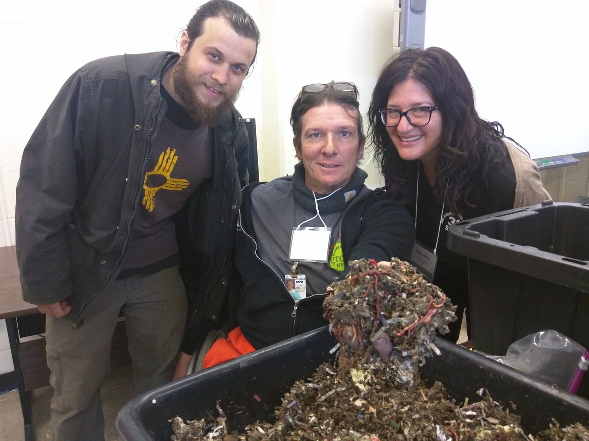 CSD31SI's tweet photo. Compost Crew @GrowNYC bringing out the worms!
-
We love learning about indoor composting with a worm bin, as well as best practices for outdoor composting. 
-
#wormCastings
#inspireD31 
@SCaloir 
#GardenSummit https://t.co/j23tMKdeoi