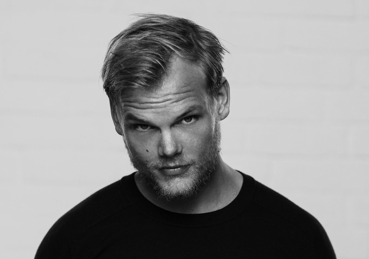 rogerlateshow's tweet photo. Una gran perdida.
Fallece a los 28 años el DJ #Avicii 

#QEPD https://t.co/Trygg8d3OQ
