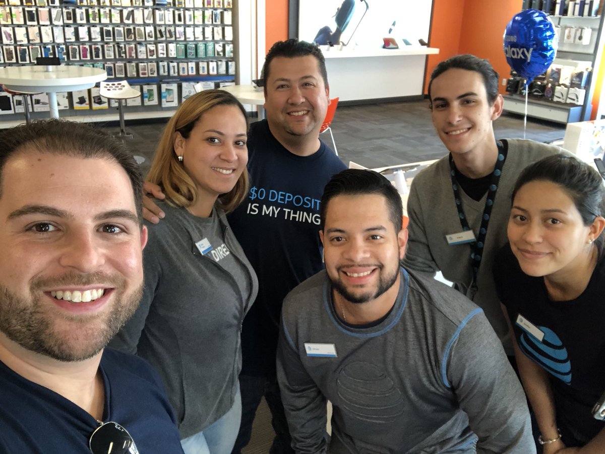 TheElyGonzalez's tweet image. Store visits with @efrenfavela working on Phase 2 of #WorldDomimation #SazonCompleto  #OneFla