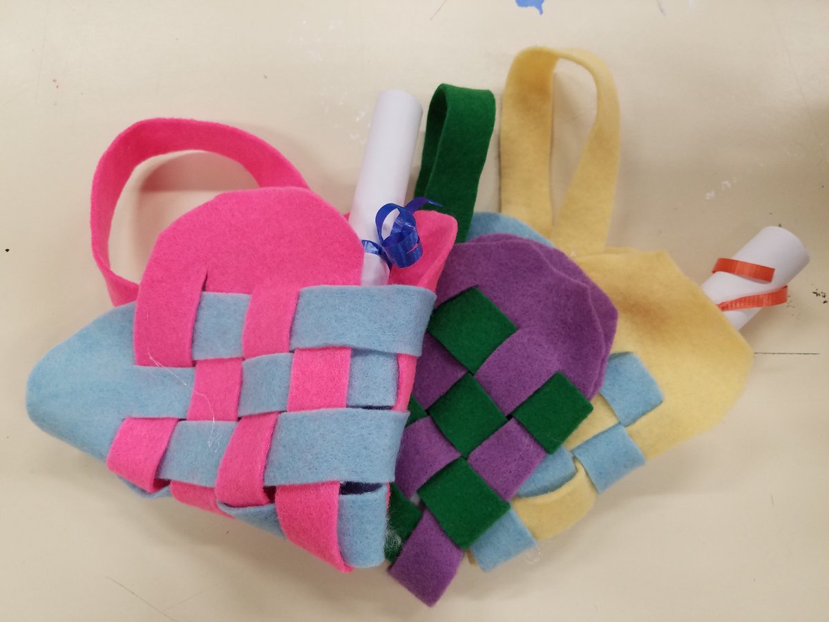 Joanna77516148's tweet photo. Fun Friday before break, prepping for a May Day Surprise! #SpreadtheSpring, #SpreadtheLove #SpreadtheHappy! https://t.co/0M934Bp7pn