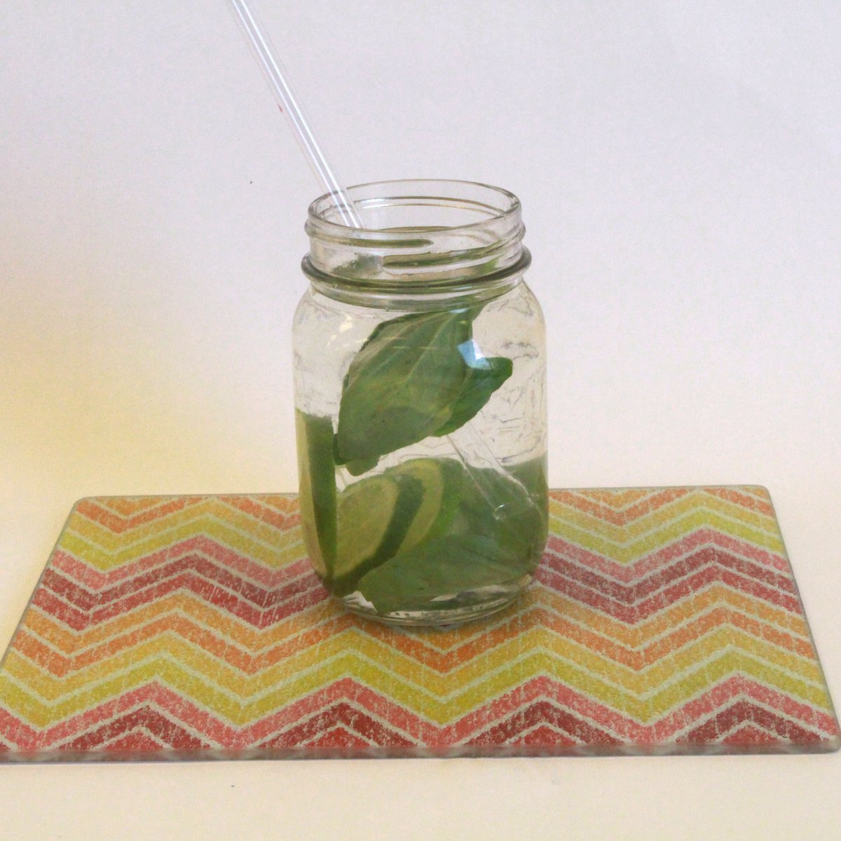 HeartandStroke's tweet photo. Apple and cinnamon, basil and cucumber, lemon, mint and blueberries! These water infusions have no added sugar. Try making them this week #CountYourCubes https://t.co/1TRlejvdha