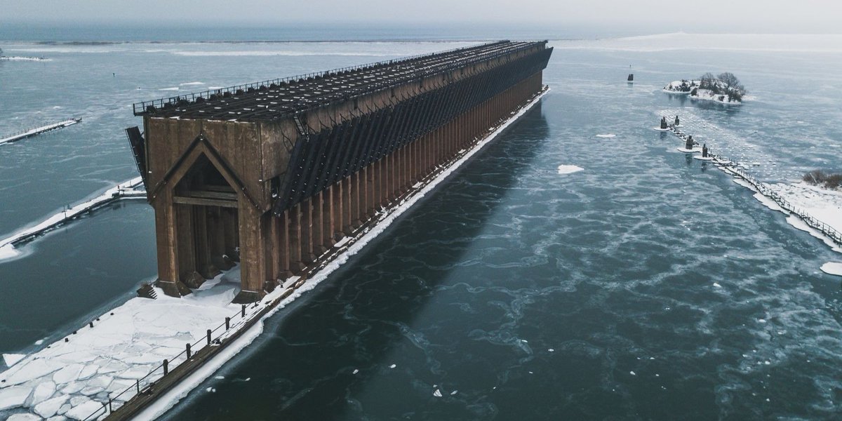 NorthernMichU's tweet photo. The ice and ❄️ sure make for a pretty photo. 📸: Sam Williams

https://t.co/Y1Ihj9RW9e https://t.co/6MeadROlFu