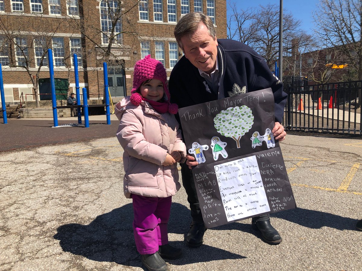 JohnTory's tweet photo. It was a pleasure to join @CarmichaelGreb &amp; the students at @BSCSchool to kickoff Clean Toronto Together taking place all weekend to help beautify our city. Consider joining nearly 200,000 residents this weekend &amp; help give Toronto a good spring cleaning. https://t.co/VsX5wY0aDp https://t.co/ygco1XdGX8